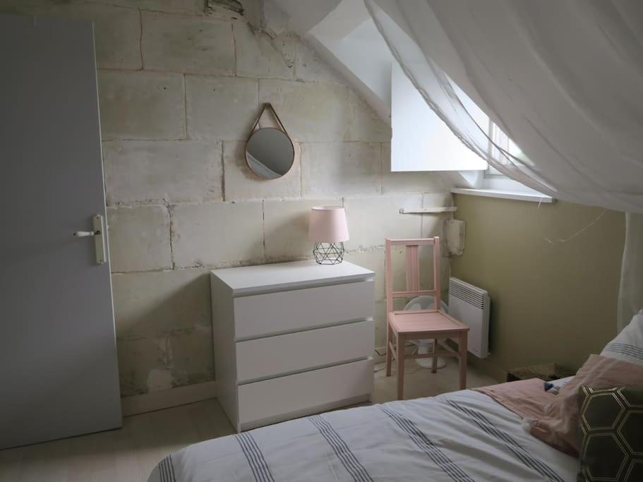 Appartement Des Hirondelles , Au Pied Du Chateau 希农 外观 照片