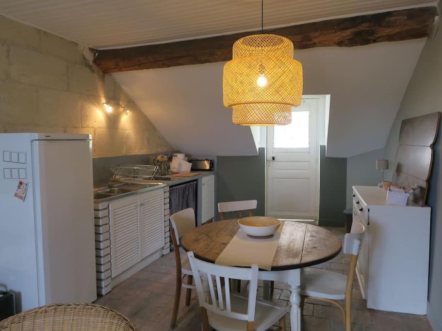 Appartement Des Hirondelles , Au Pied Du Chateau 希农 外观 照片