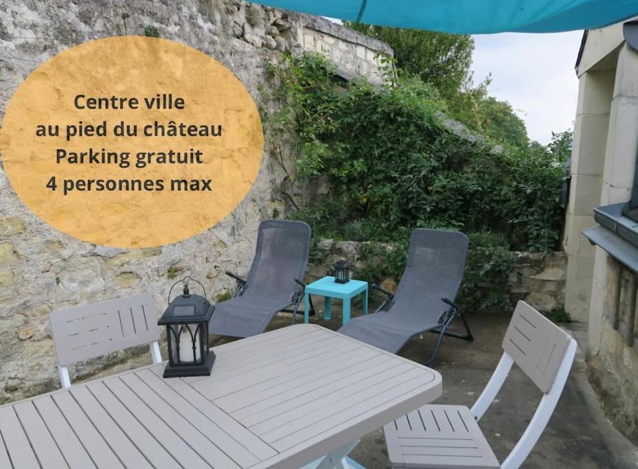 Appartement Des Hirondelles , Au Pied Du Chateau 希农 外观 照片