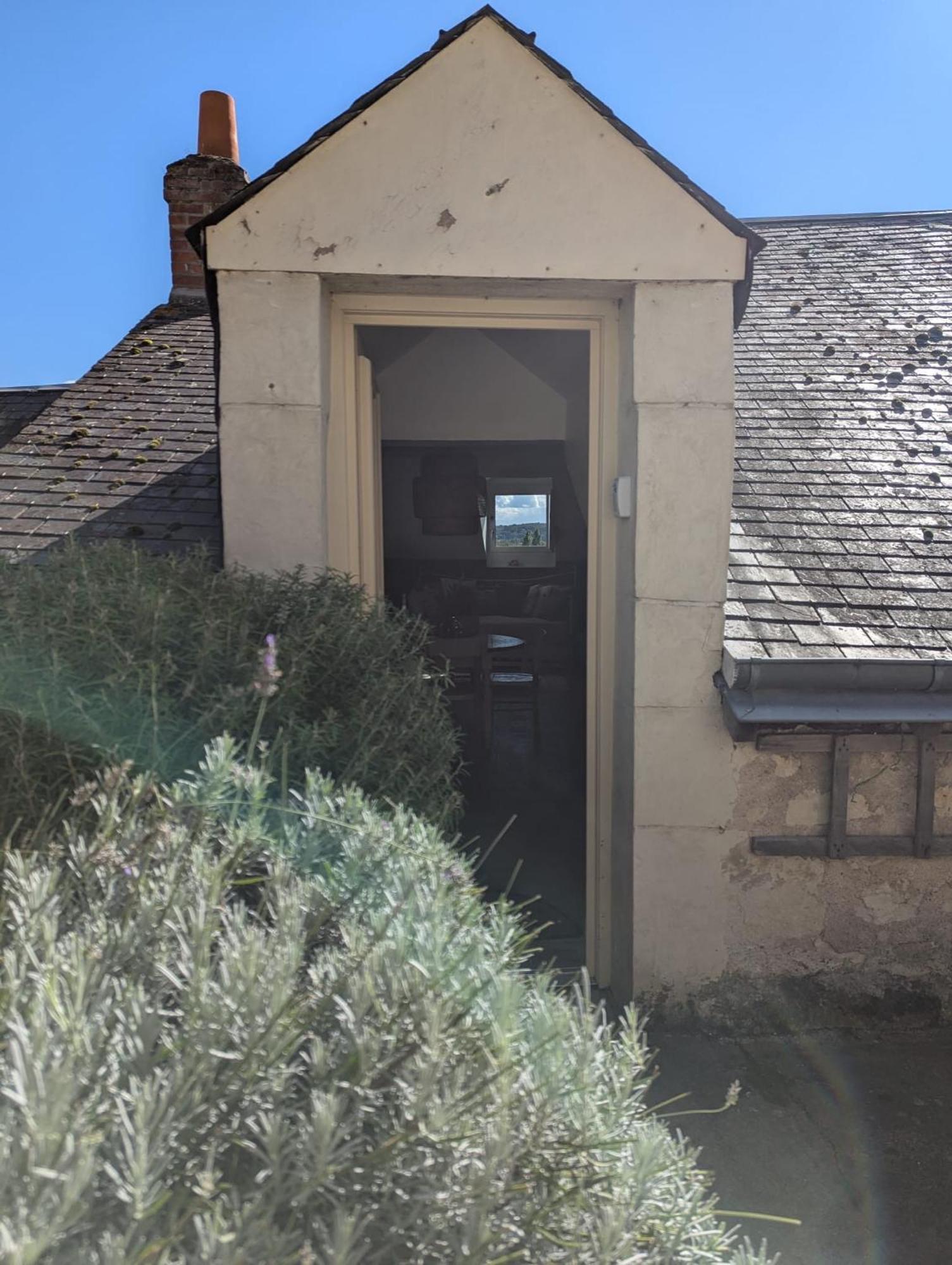 Appartement Des Hirondelles , Au Pied Du Chateau 希农 外观 照片